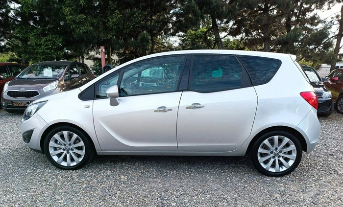 Opel Meriva cena 29900 przebieg: 117300, rok produkcji 2011 z Pasłęk małe 352